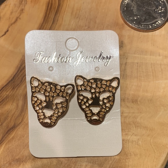 Jewelry - Gold tone new cheetah earrings NEW